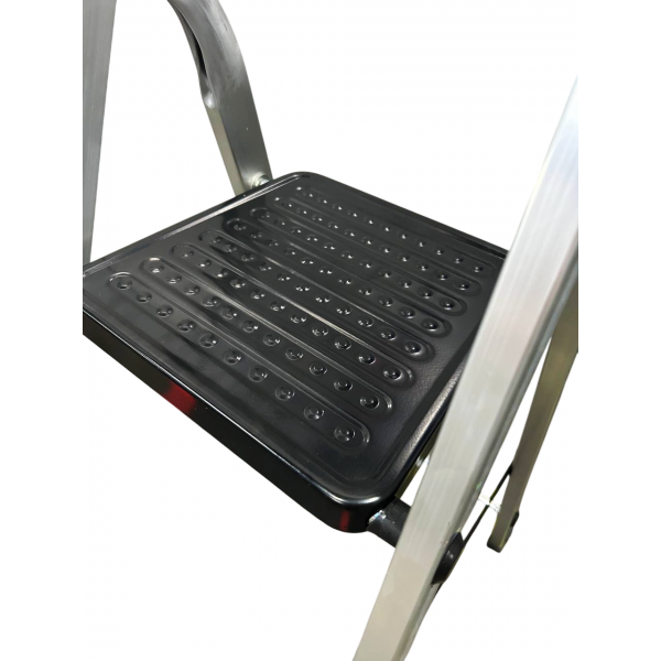 Стремянка 3сх. верх.вс.-0,63м KMH0103BP, ступеньки 13см., анодированный алюминий